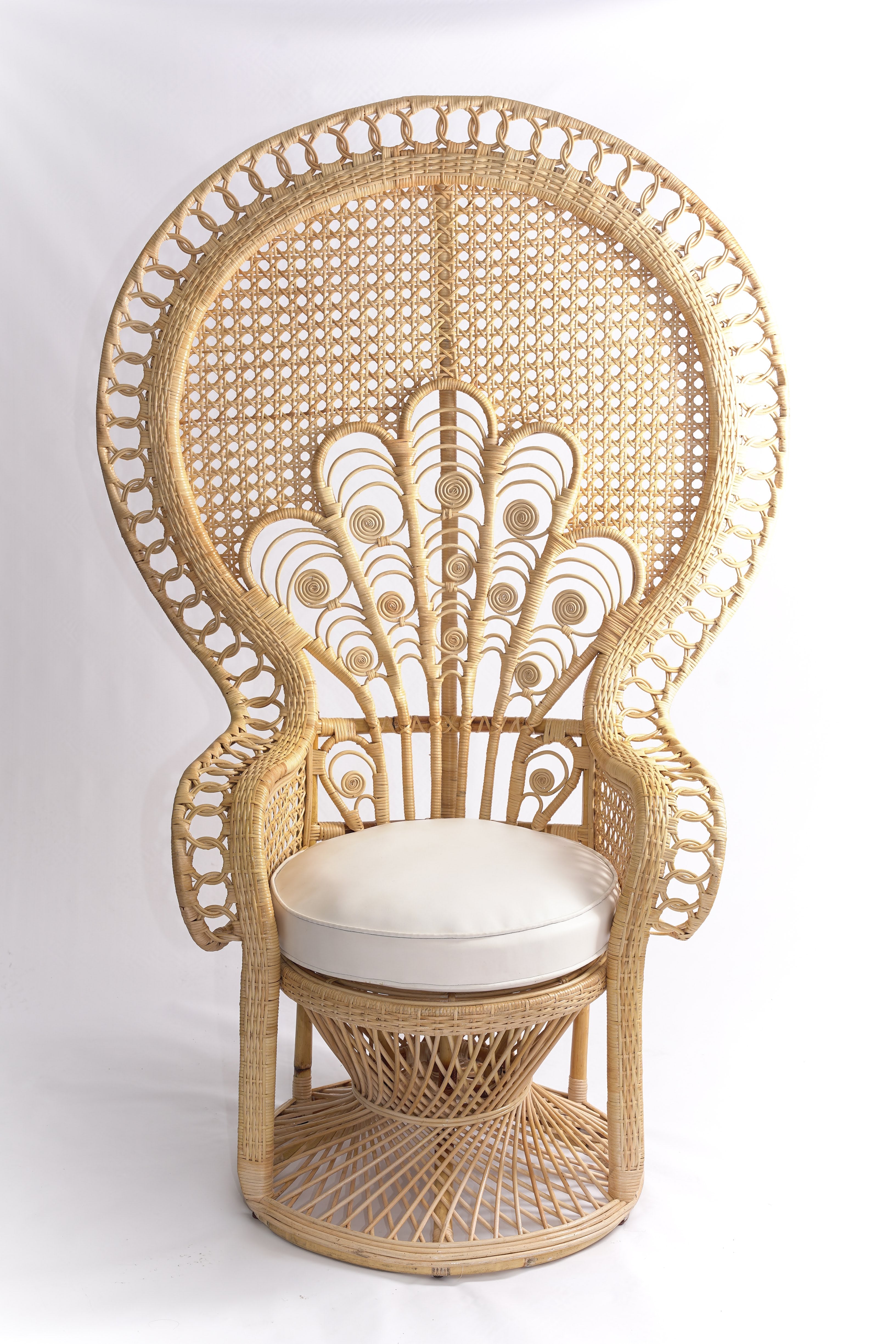 Isis Rattan – Peacock Wicker Chair