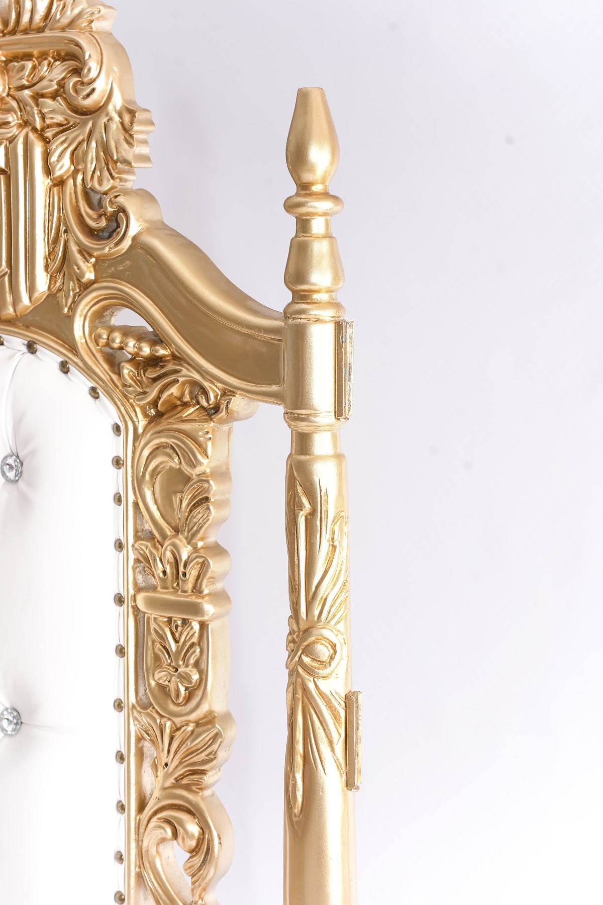 King Tut Throne Chair White-Gold