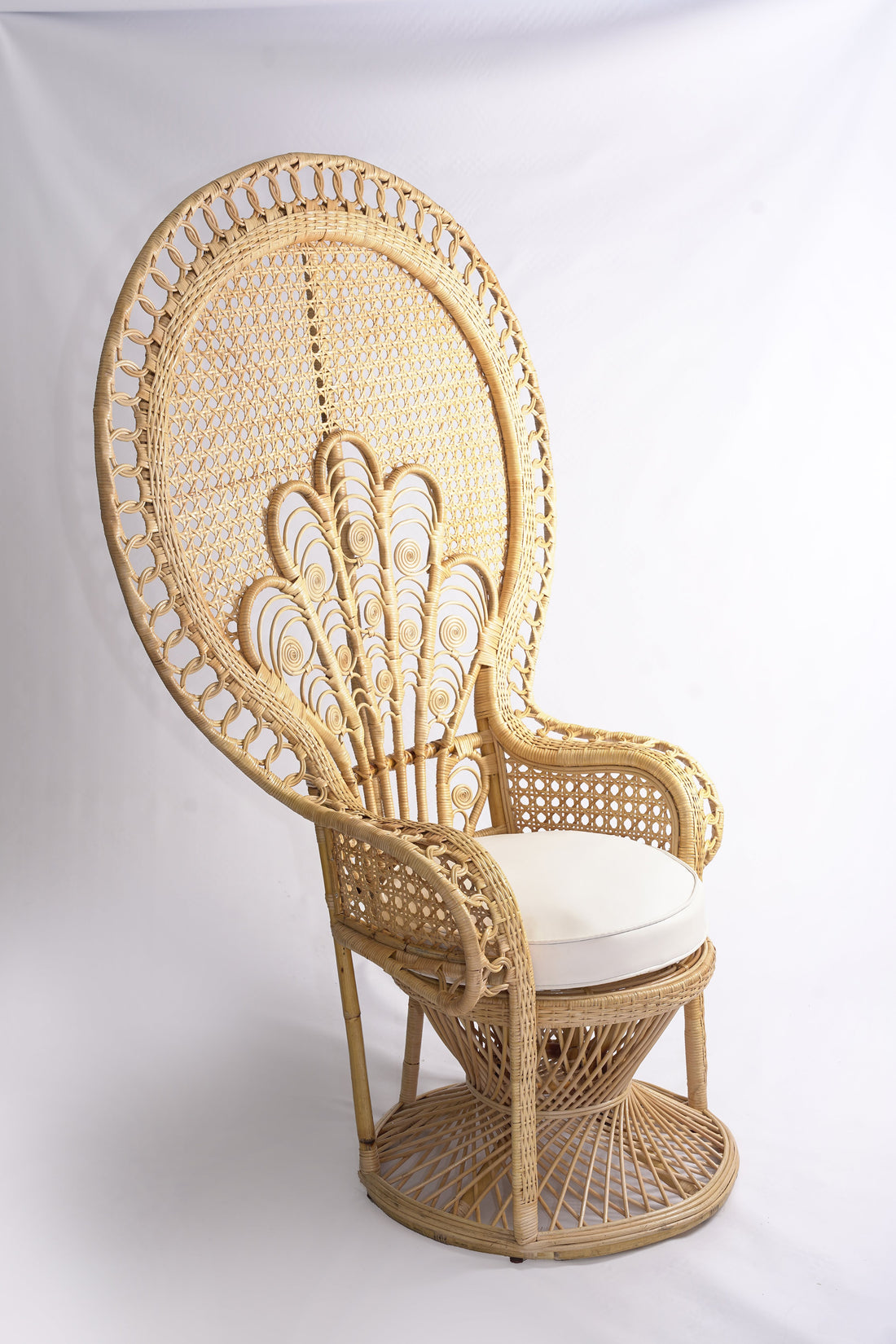 Isis Rattan – Peacock Wicker Chair